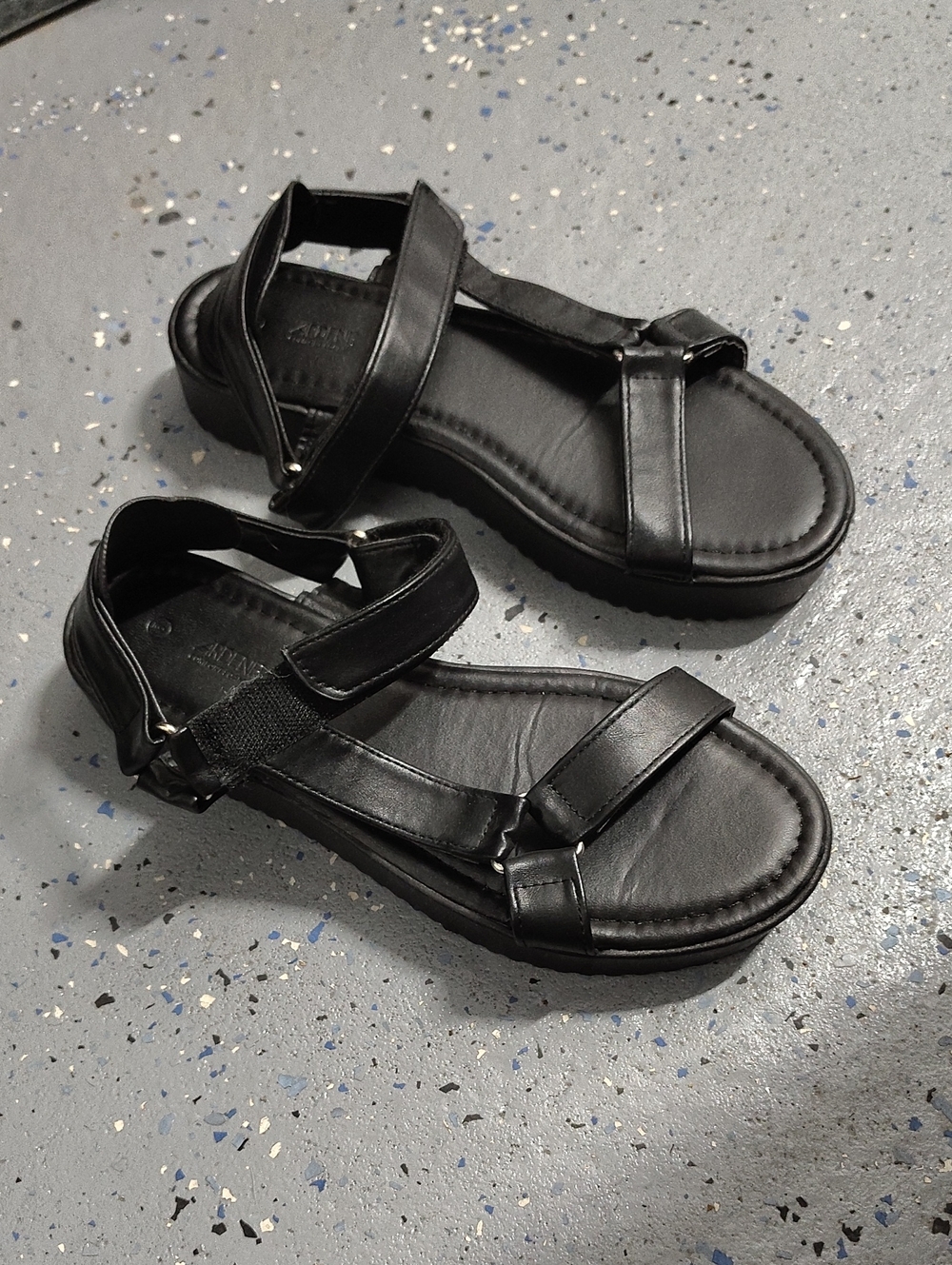 👕 2 For 15$ Or 3 For 20$👕Ardene Black Padded Platform Sandals